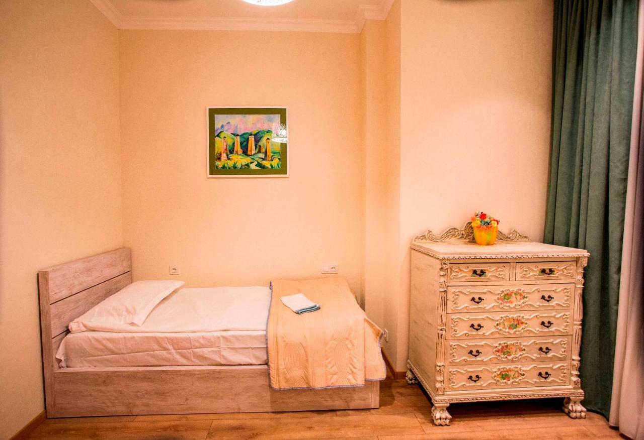 Yellow Apartment In Avlabari Τυφλίδα Εξωτερικό φωτογραφία