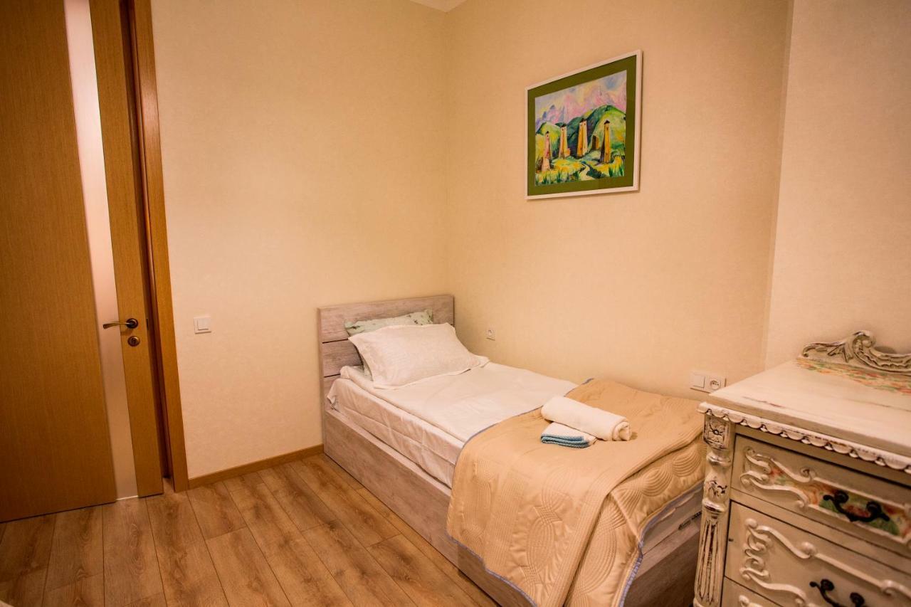 Yellow Apartment In Avlabari Τυφλίδα Εξωτερικό φωτογραφία